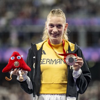 Lindy Ave &copy; Tom Weller