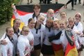 Drachenboot-Jugend U 18: Maxima Runge mit Fahne (mitte)
